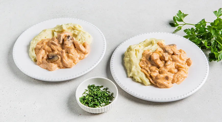 Бефстроганов из индейки с грибами в сливочном соусе