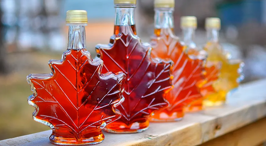 Наиболее распространенная международная система выделяет 4 основные категории кленового сиропа: Golden (Very Light), Amber (Light), Dark (Medium), Very Dark (Strong Taste)