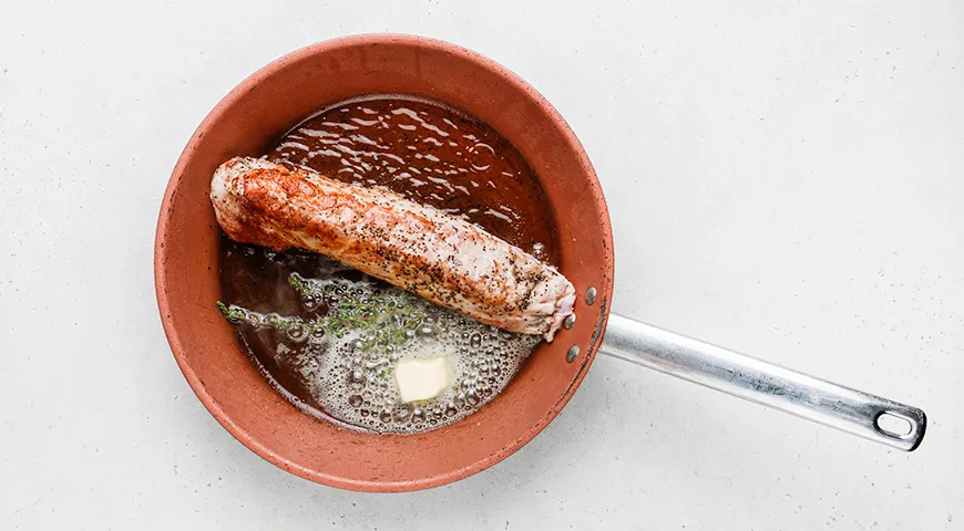 Свинина, запеченная в слоеном тесте