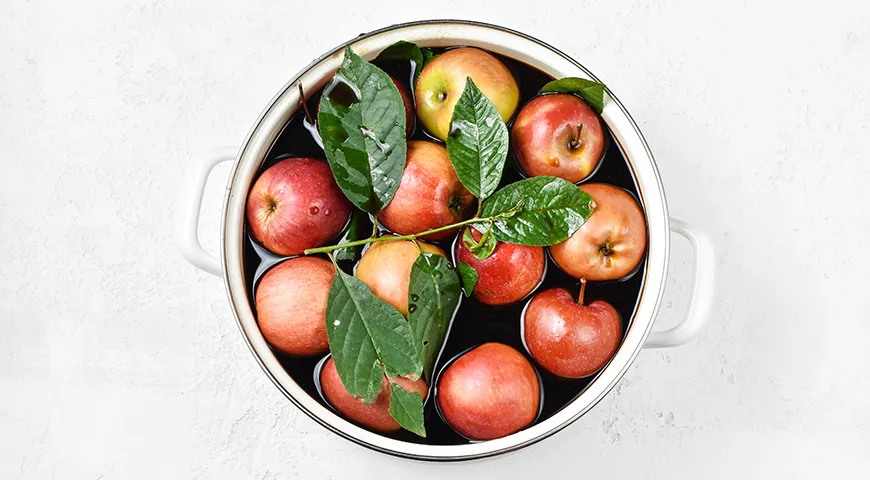 Домашние моченые яблоки