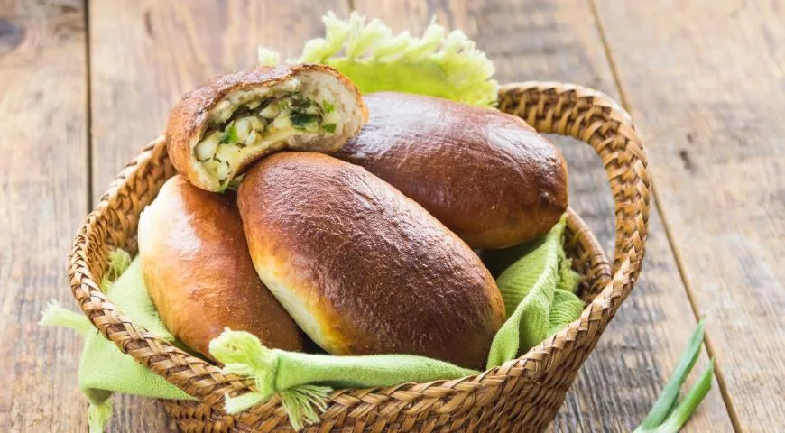 Пирожки с зеленым луком и яйцом
