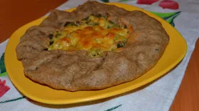 Ржаная галета с индейкой и шпинатом