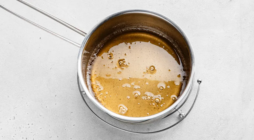 Песочные корзиночки с повидлом и белковым кремом