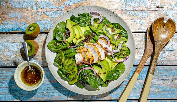 Салат с киви и курицей