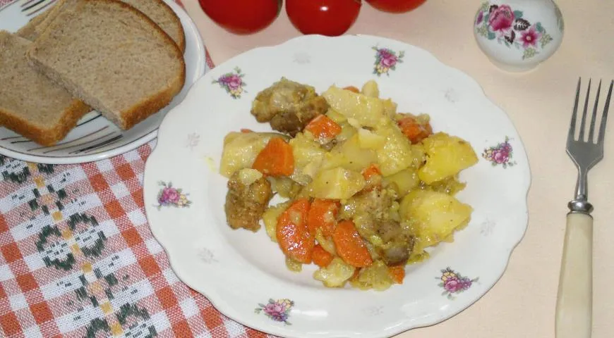 Мясо, запеченное с овощами в духовке