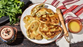 Плацинды с творогом и зеленью