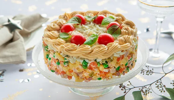 Торт «Оливье» — любимый новогодний салат в необычной подаче