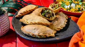 Пирожки эмпанадас с мясной начинкой