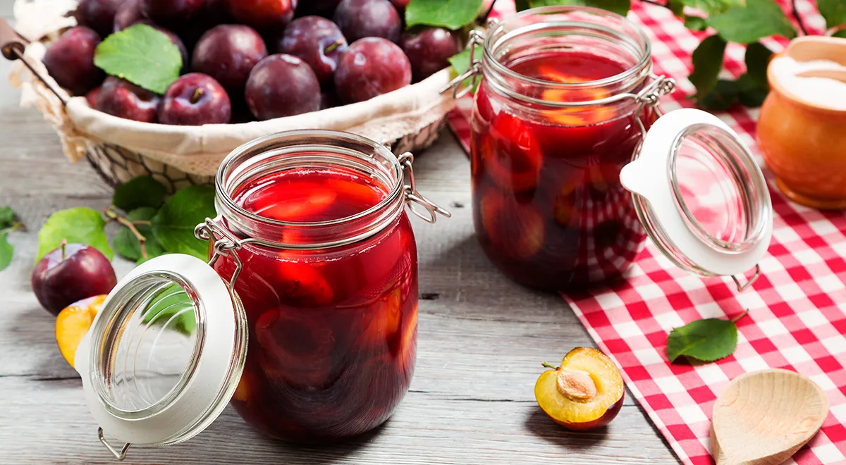 Компот из слив: 10 способов сохранить вкус лета