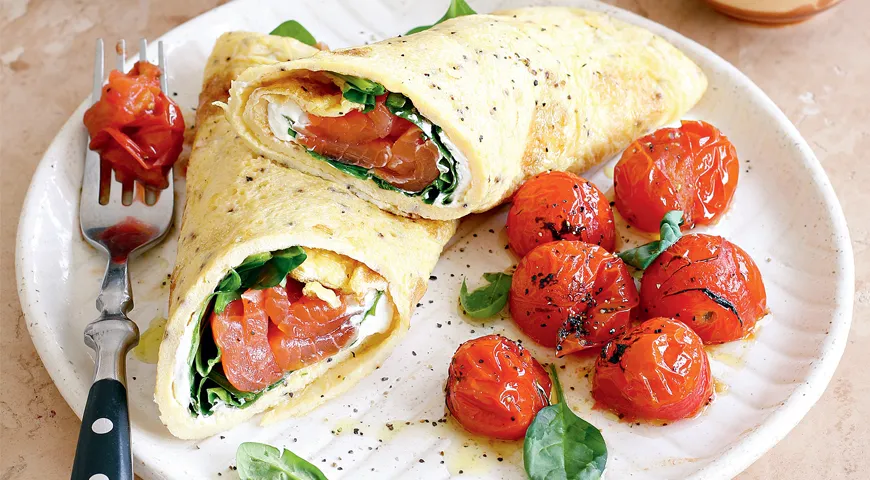 Яичный ролл с форелью и греческим йогуртом