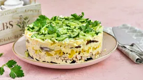 Салат с грибами и плавленым сыром