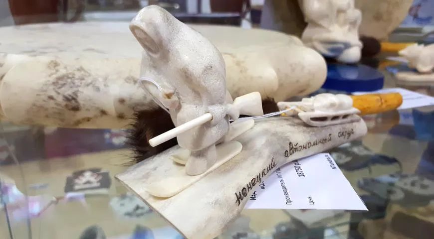 Ненецкие сувениры, выполненные в технике резьбы по кости