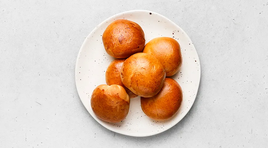 Сладкие булочки с яблоками и корицей