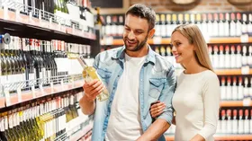 Алкоголь могут убрать из обычных продуктовых магазинов