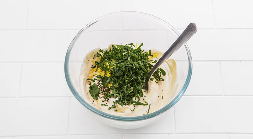 Салат из помидоров, огурцов и яиц