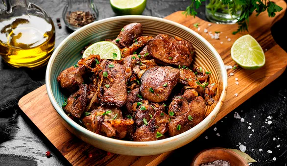 Жареная куриная печень с луком: 10 рецептов и секреты приготовления