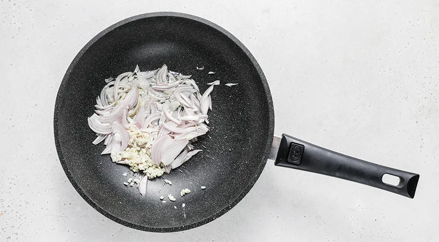 Фрикасе из курицы со сморчками