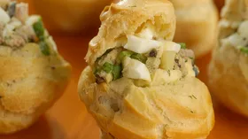 Профитроли с печенью трески