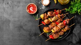 Не маринуйте мясо так — шашлык получится вредным до умопомрачения