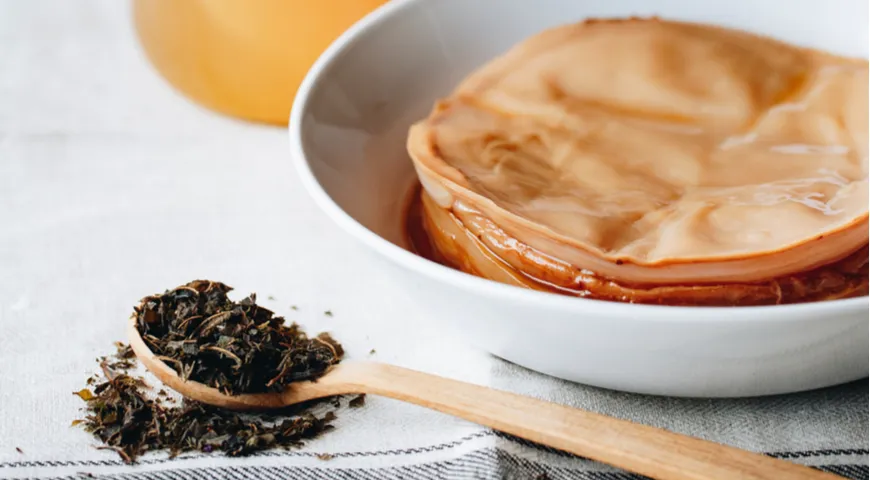 Для приготовления идеальной камбучи лучше всего брать листовой натуральный чай