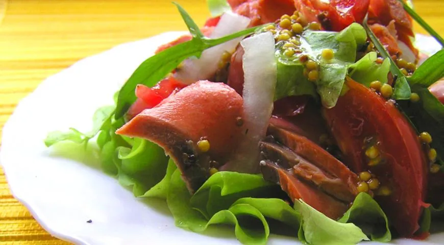 Тёплый салат с лососем в соусе «Унаги»