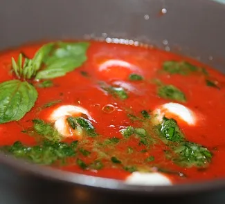 Холодный томатный суп с бокончини