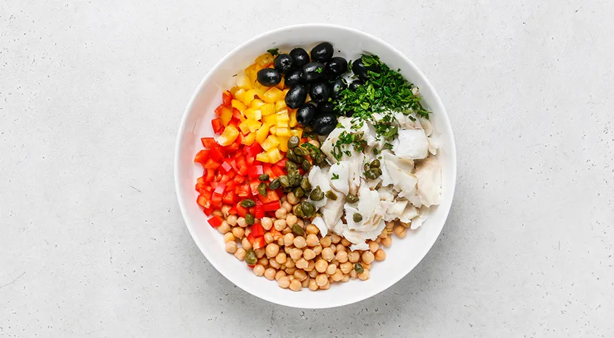 Классический салат с отварной рыбой