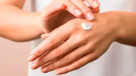 6 советов, как ухаживать за кожей рук зимой