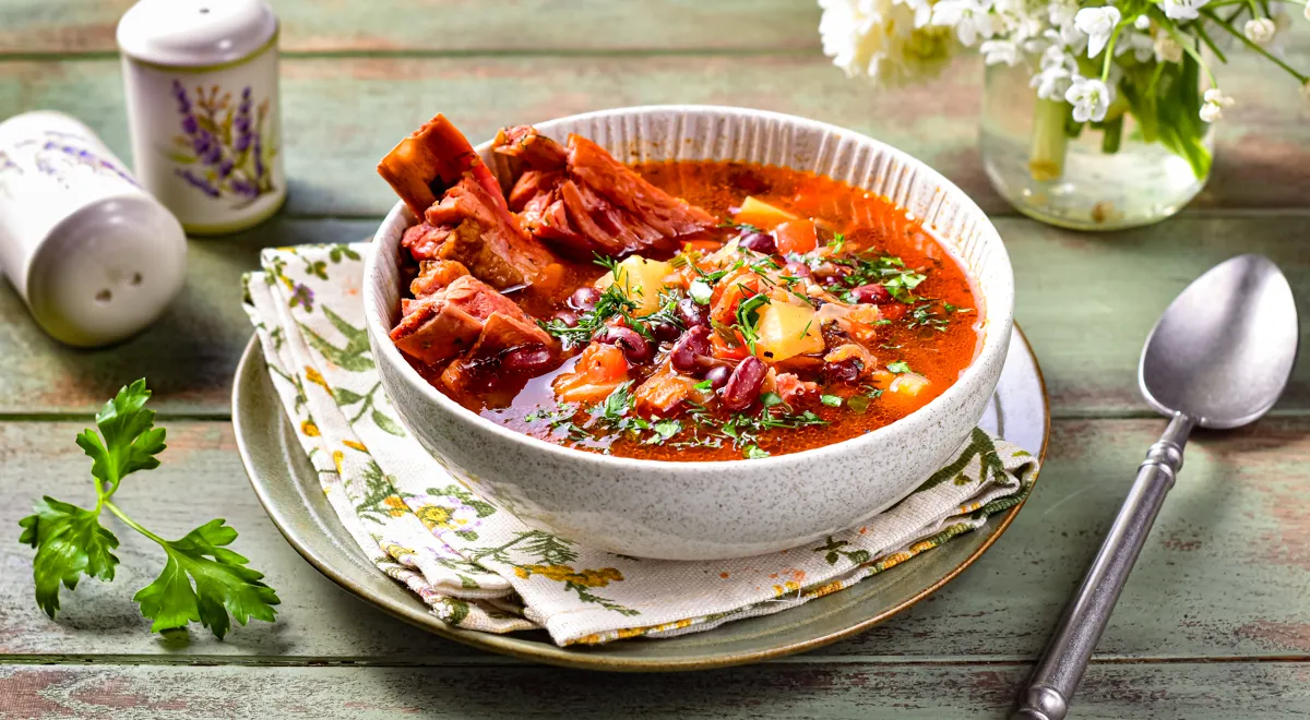 Суп с копчеными ребрышками и фасолью