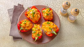 Перцы, фаршированные курицей и творожным сыром