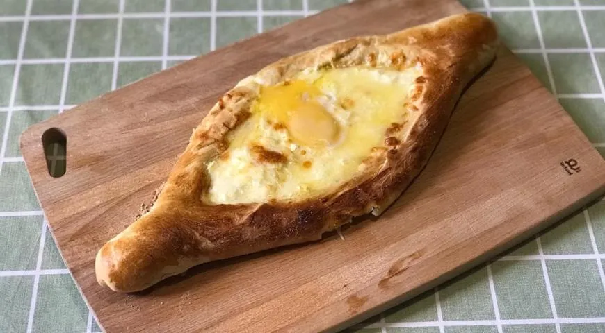 Хачапури по-мегрельски и аджарски