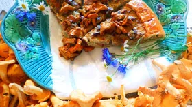 Пирог с грибами – лисички рецепт