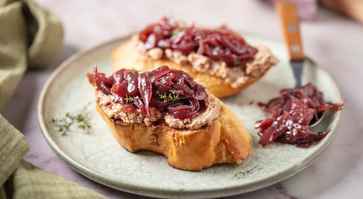 Лук на зиму: 8 простых заготовок, которые помогут сохранить вкус и аромат лета