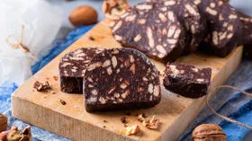 Шоколадная колбаса с грецкими орехами и коньяком