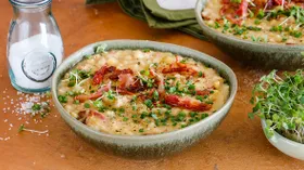 Гороховое пюре с беконом и луком