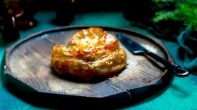 Бёрек из рисовой бумаги с мясом и сыром