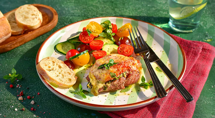 Рецепт филе бедра индейки с помидорами в духовке