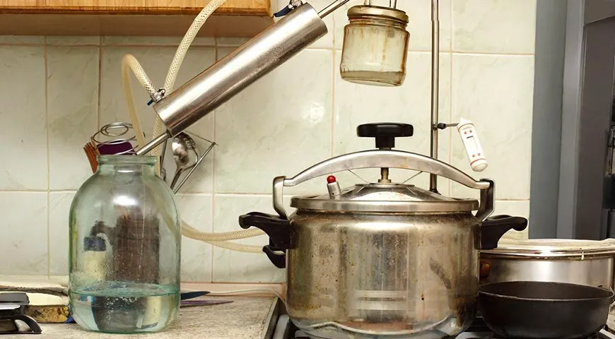 Двойная перегонка очищает самогон от вредных примесей, оставляя только чистый вкус и аромат