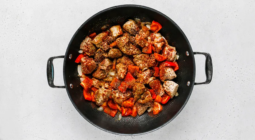 Жаркое по-домашнему из свинины с картошкой в казане