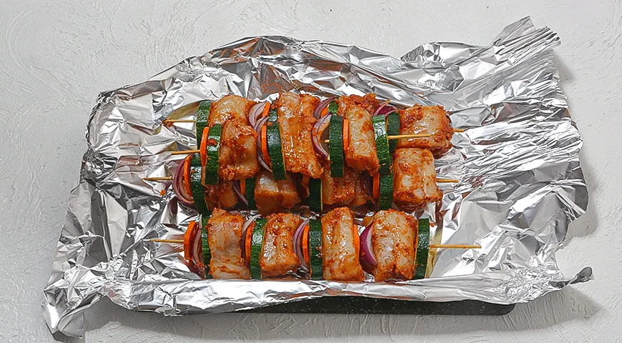 Шашлык из белой рыбы с мятным соусом