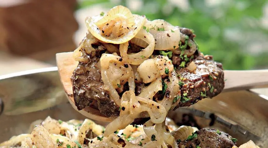 Печень, жаренная с салом на сковороде