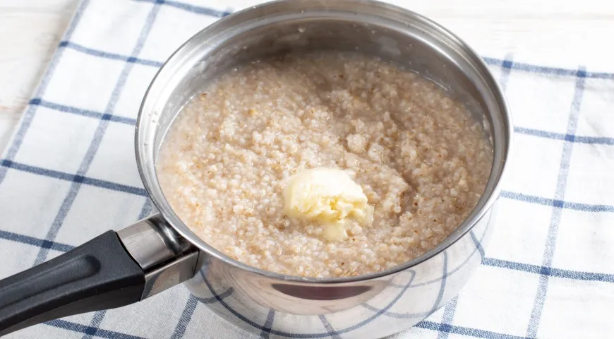 Выбирайте посуду с толстым дном из нержавейки или с хорошим антипригарным покрытием 