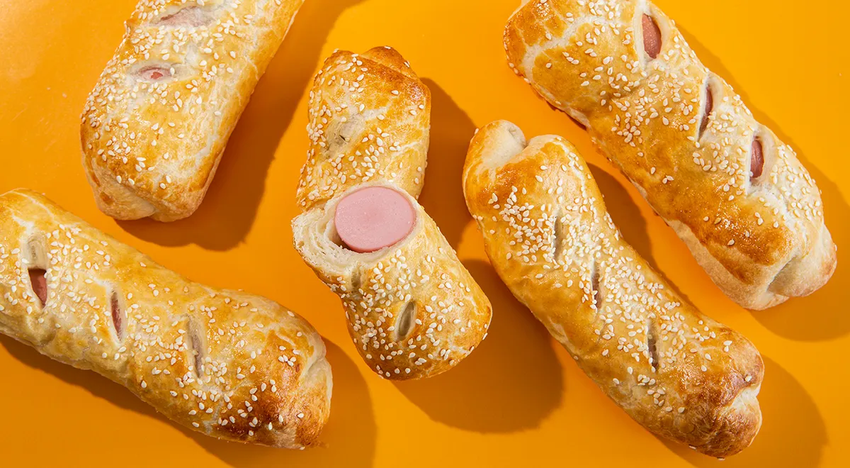 Сосиски в слоеном дрожжевом тесте