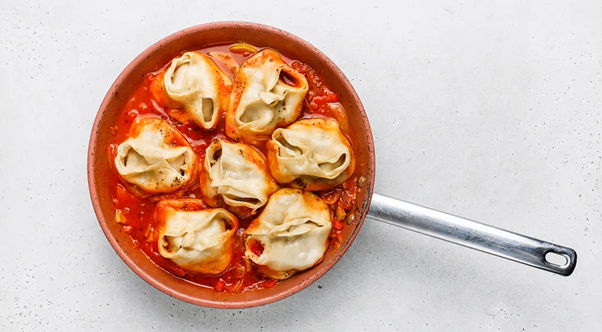 Манты на овощной подушке