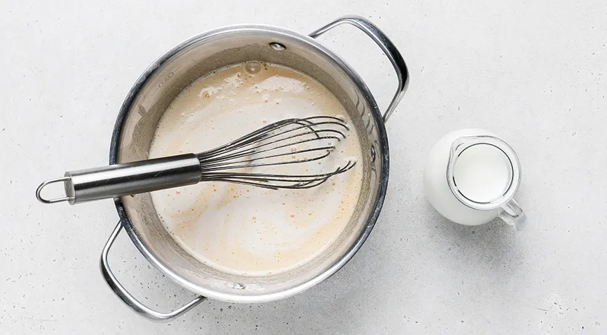 Торт «Наполеон» из слоеного дрожжевого теста