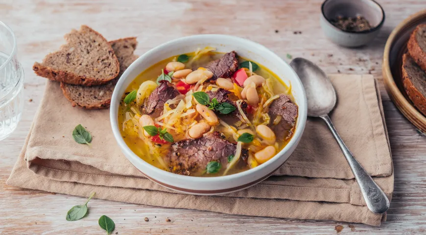 Фасолевый суп с пастрами