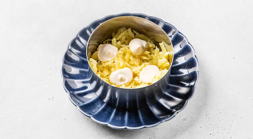 Селедка под шубой с орехами