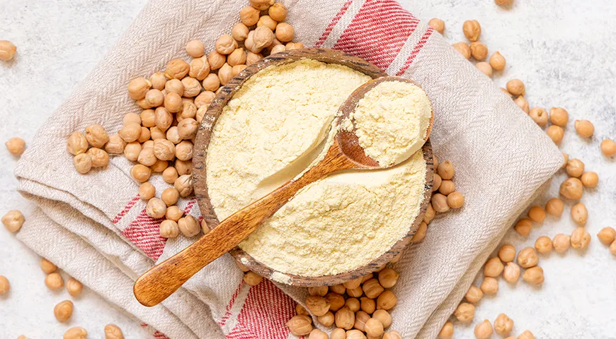 Нутовую муку получают после перемалывания высушенных семян (бобов для кулинаров) нута — одной из древнейших зернобобовых культур, возделываемых человеком