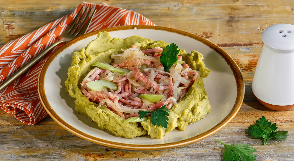 Гороховое пюре с колбасой