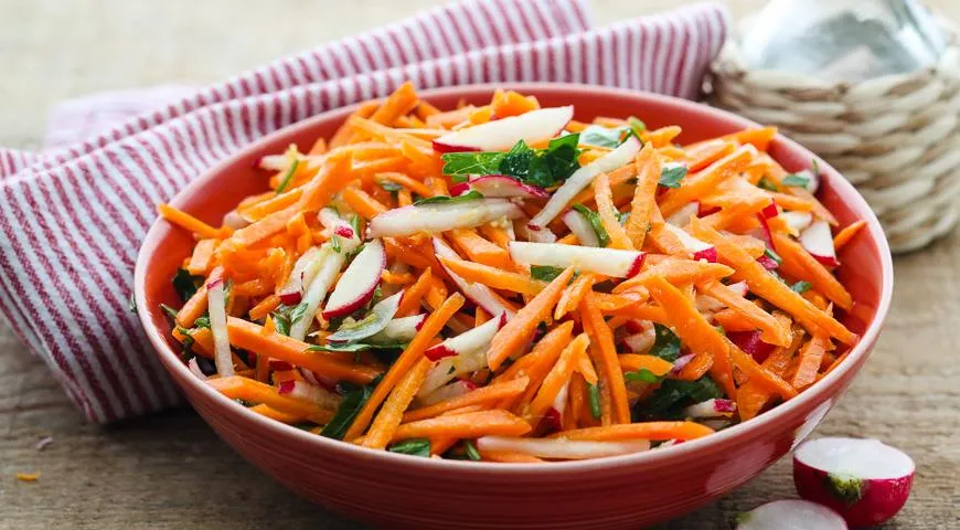 Салат из редиса и моркови